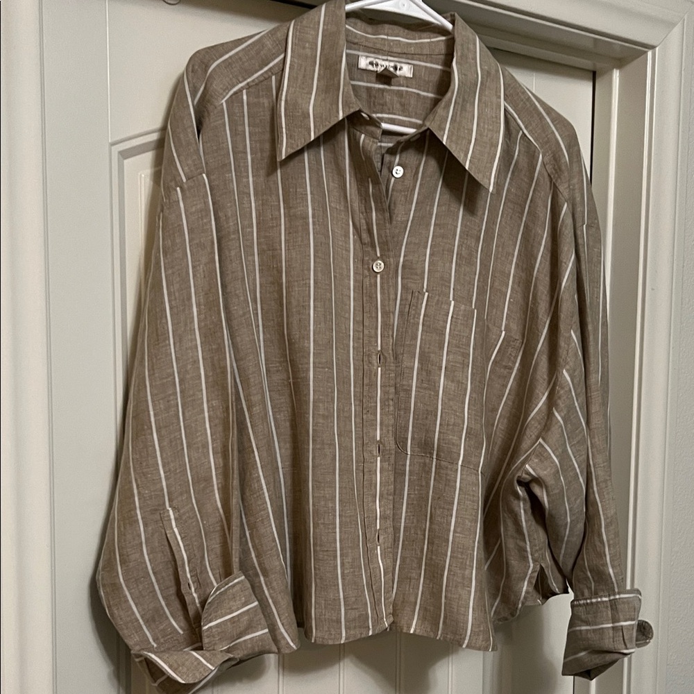Beautiful Banana Republic linen cropped blouse. Size xl
